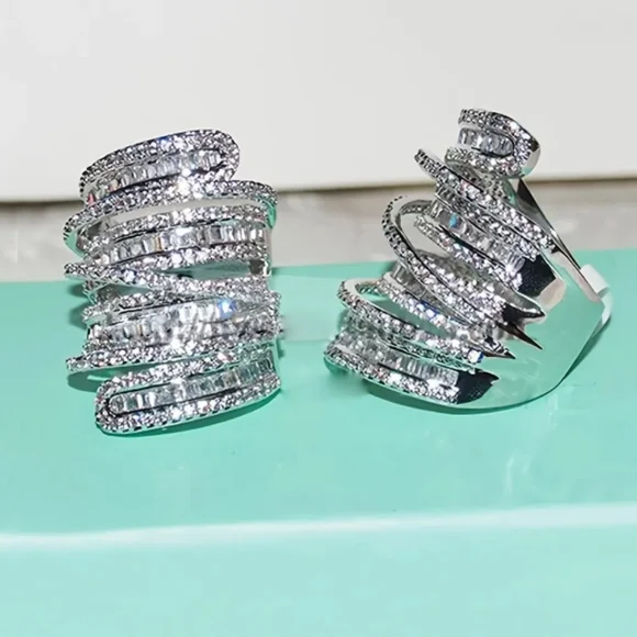 2 HOUR SALE! Beautiful 3.4CT Wide CZ Silver Ring! Wow!!🤍🤍🤍🤍✨✨✨✨ - Picture 4 of 8